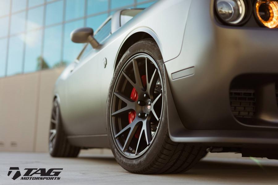 Детали экстерьера Dodge Challenger SRT Hellcat by TAG Matorsports on Vossen Wheels (VPS-306) 2017 года  (фото 9 из 17)